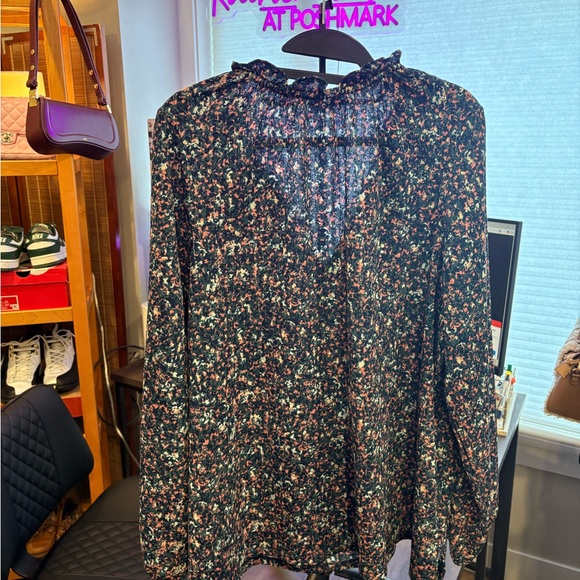 Long-Sleeve V-Neck Blouse with Tie Detail - Picture 2 of 6